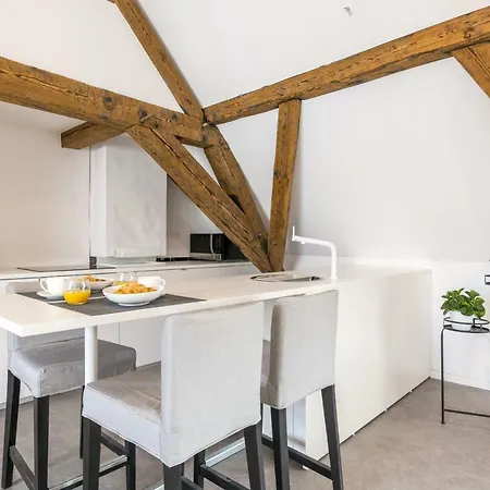 Obelisque Apartment